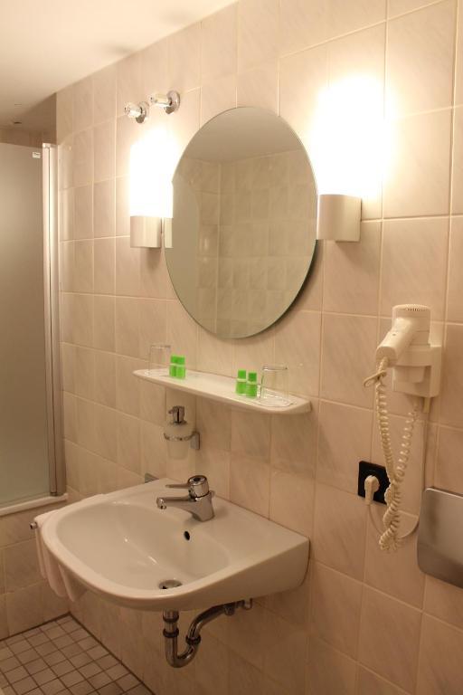 Hotel Hoefler B&B Нюрнберг Номер фото